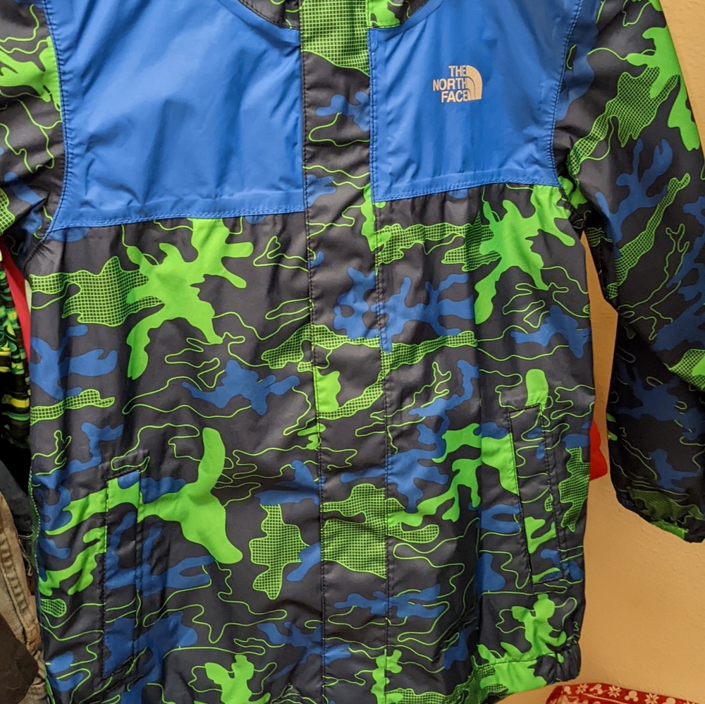 NEW TNF Wind Jacket Size 6t